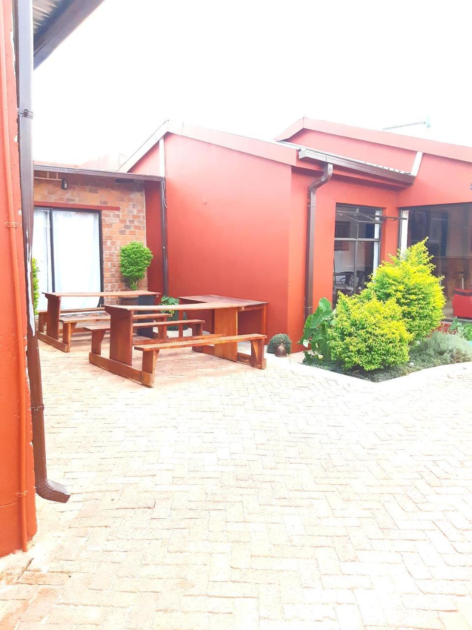 Niilo'S Guesthouse Rundu Exterior foto