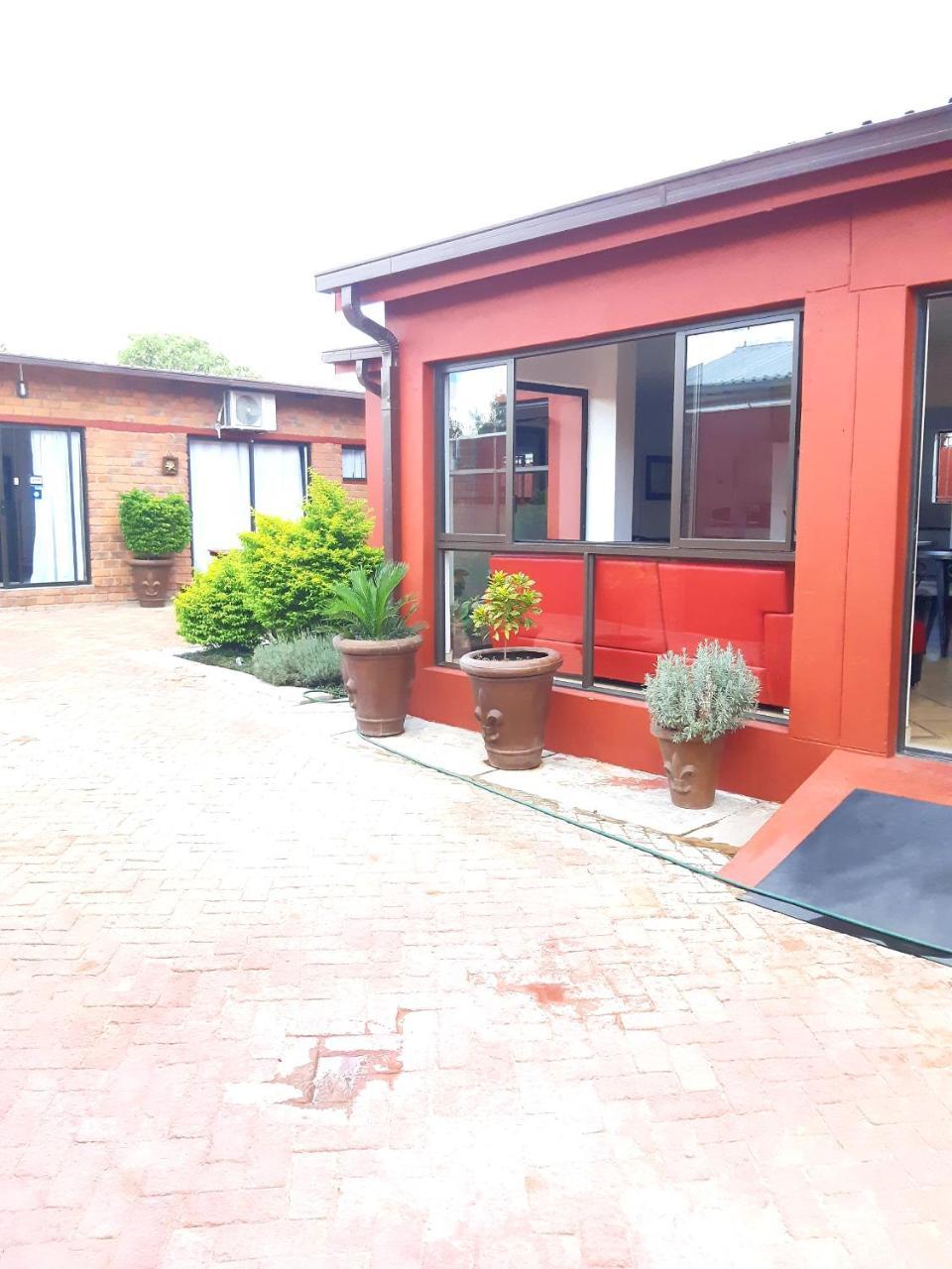 Niilo'S Guesthouse Rundu Exterior foto