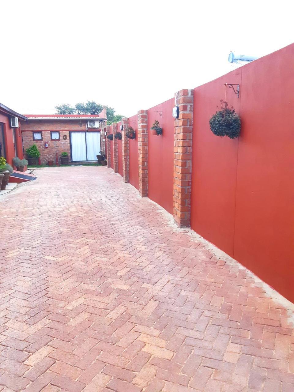 Niilo'S Guesthouse Rundu Exterior foto