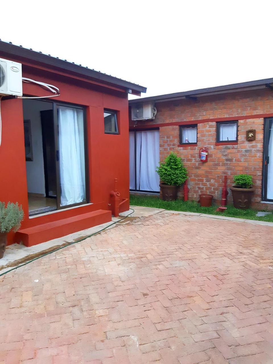 Niilo'S Guesthouse Rundu Exterior foto
